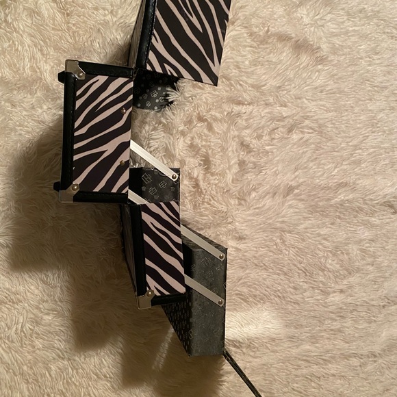 Caboodle’s Makeup Organizer Case - Picture 6 of 6